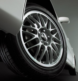 Aluminum wheel (BBS/17 inch) (FR RR commonness)