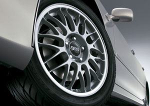 Aluminum wheel (BBS/17 inch) (FR RR commonness)