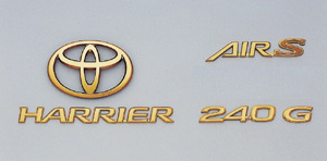 Gold emblem (the Toyota symbol/car name logograph/grademark) (for rear)